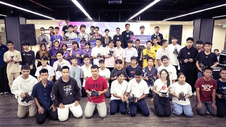 ศูนย์การค้าเอ็ม บี เค เซ็นเตอร์ นับเป็น C...