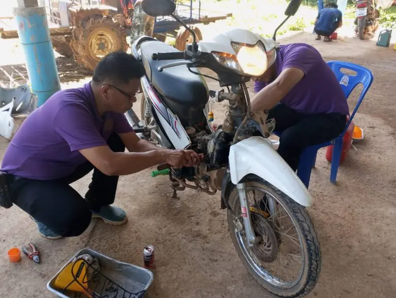 รมว.พิพัฒน์ มอบกรมพัฒน์ จัดทีมช่างช่วยเหลือประชาชน จ.เพชรบูรณ์ ซ่อมพาหนะบรรเทาทุกข์หลังน้ำป่าไหลหลาก