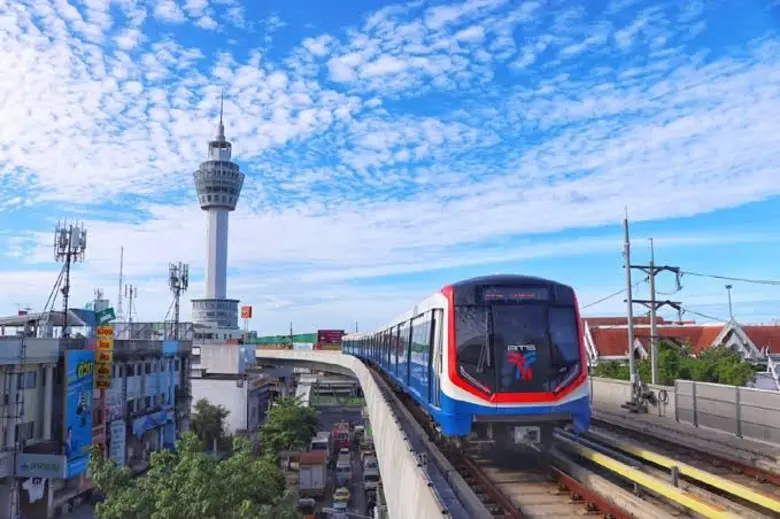 นายไทภัทร ธนสมบัติกุล ผู้อำนวยการสำนักการ...