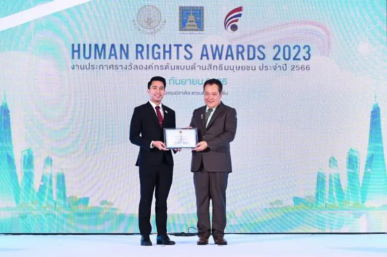 พันตำรวจเอกทวี สอดส่อง รัฐมนตรีว่าการกระท...