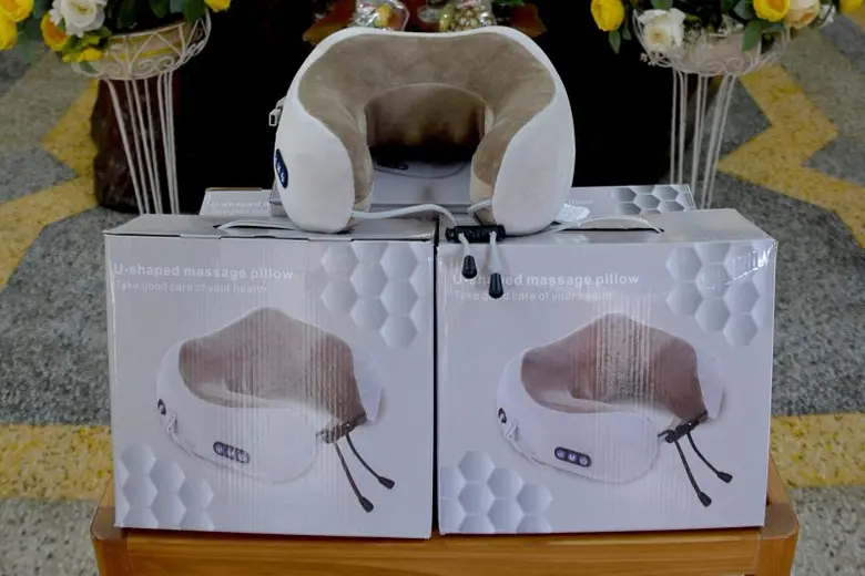 ผู้แทน KAsset มอบของที่ระลึกให้ผู้เกษียณอายุราชการ ของ อ.อ.ป.