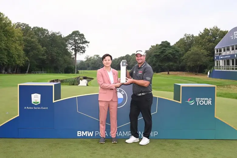 วรพนิต รวยรุ่งเรือง (ซ้าย) CEO กลุ่มบริษั...