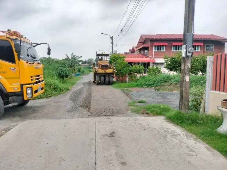 เขตหนองจอกเร่งซ่อมผิวจราจรถนนสังฆสันติสุข 36 เตรียมปรับปรุงเป็นถนนแอสฟัลต์