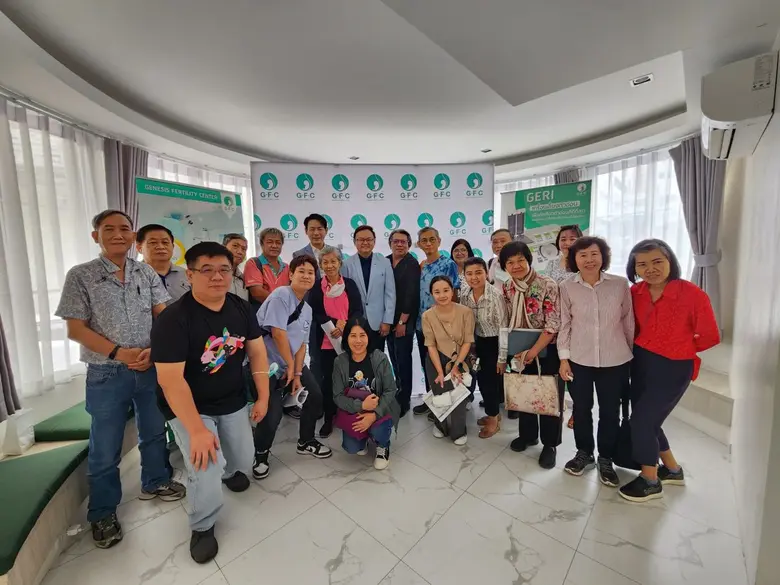 นพ.ประมุข วงศ์ธนะเกียรติ รองประธานกรรมการ พร้อมด้วย...