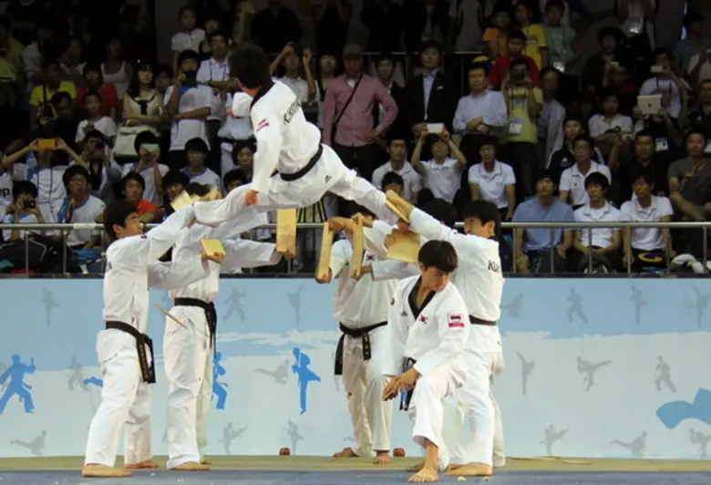 ศูนย์วัฒนธรรมเกาหลีประจำประเทศไทย ร่วมกับ ไอคอนสยาม เชิญชมการแสดงเทควันโดระดับโลก "Korean - Thai Harmony of The Friendship"