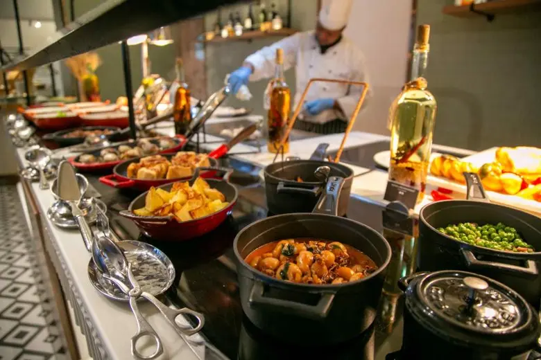 ทุกมื้อเย็นวันอังคาร เอาใจสายซีฟู้ดกับเมนูปลาหมึก ในสไตล์อิตาเลียน และไทย พร้อมบุฟเฟ่ต์อาหารนานาชาติ ณ ห้องอาหารเวนติซี