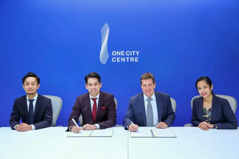 นายกรณ์ ณรงค์เดช (ที่ 2 จากซ้าย) ประธานเจ...