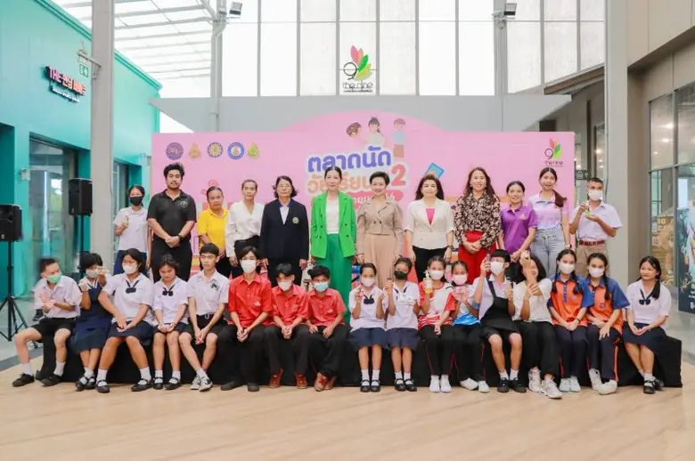 เต็มไปด้วยความคึกคักและสดใสของเหล่าพ่อค้า...