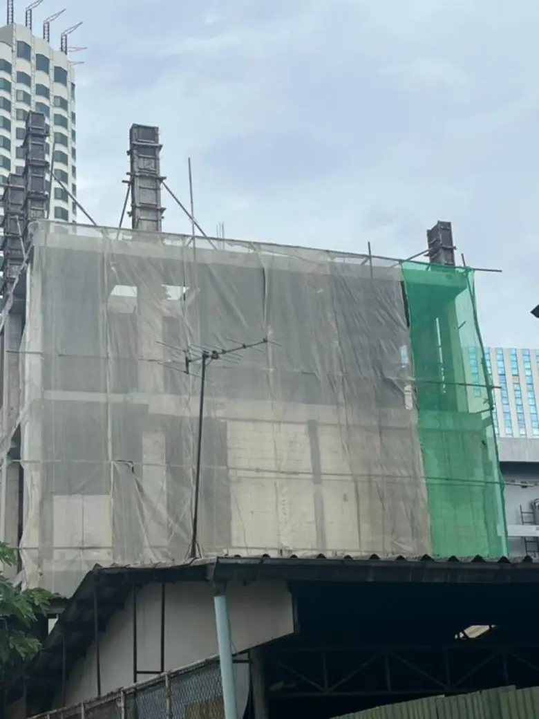 เขตดินแดงสั่งระงับก่อสร้างอาคารในซอยอินทามระ 47 เร่งดำเนินการตามมาตรการป้องกันฝุ่น