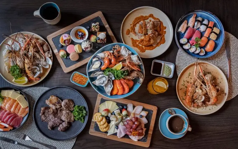 อิ่มอร่อยแบบไม่อั้น กับ"ฮาร์เวสต์บุฟเฟ่ต์" มื้อเย็นและมื้อสายวันเสาร์ ยกขบวนหลากหลายความอร่อยมาให้ทุกคนได้ลิ้มลอง ที่ห้องอาหาร รีพ แฟคทอรี