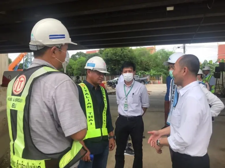 นายดลจิตร์ เสรีรักษ์ ผู้อำนวยการเขตราษฎร์...