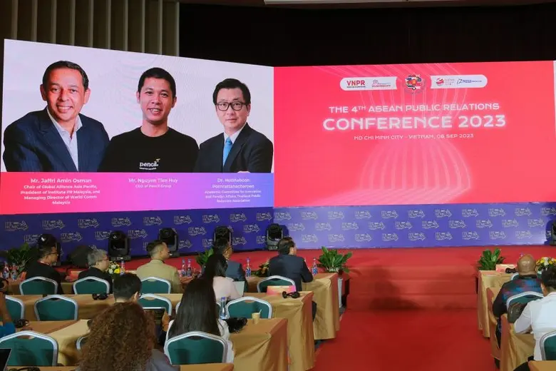 Dr. Phot Jaichansukkit, President of the ...