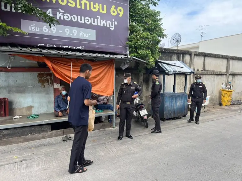 นางมณีวรรณ ศรีสวัสดิ์ ผู้อำนวยการเขตหนองแ...