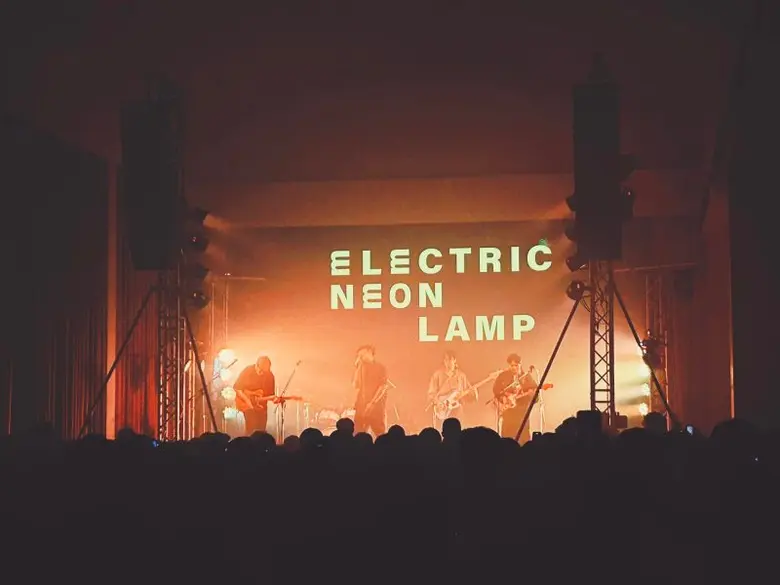 "ELECTRIC NEON LAMP"  ขนเพลงฮิตสุดเดือดใส่ไม่มียั้ง!! คอนเสิร์ต "TURN THE LIGHT ON มันจ้าซะเหลือเกิน" แฟน ๆ ร้องเต้นสนั่นฮอลล์!!