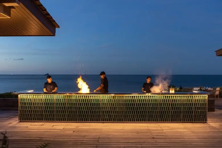 "ล่องใต้" ห้องอาหารใต้ชื่อดังตั้งอยู่บนจุ...