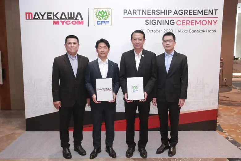 นายโคซุเกะ ยามาโมโต้ (ที่ 2 จากซ้าย) กรรม...