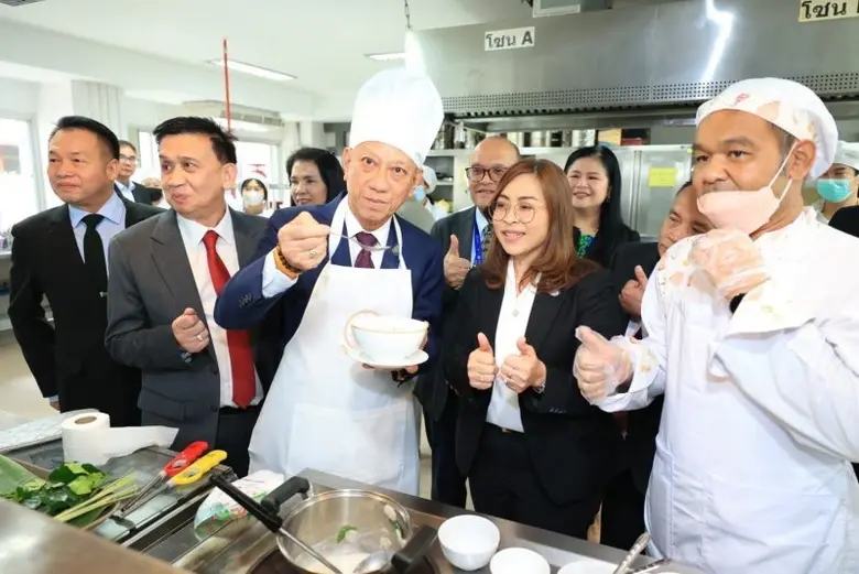 นายพิพัฒน์ รัชกิจประการ รัฐมนตรีว่าการกระ...