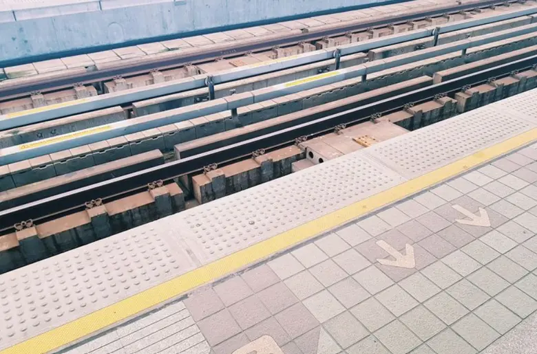 กทม.- BTS เดินหน้าติดตั้งประตูกั้นชานชาลาสถานีรถไฟฟ้า BTS ทั้งส่วนสัมปทาน-ส่วนต่อขยาย