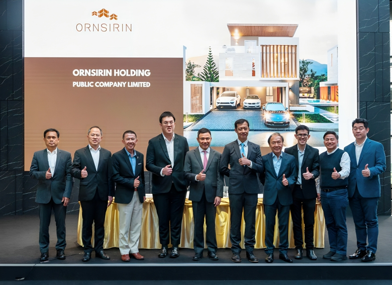 นายบุญเลิศ บูรณุปกรณ์ (ที่ 3 จากซ้าย) ประ...