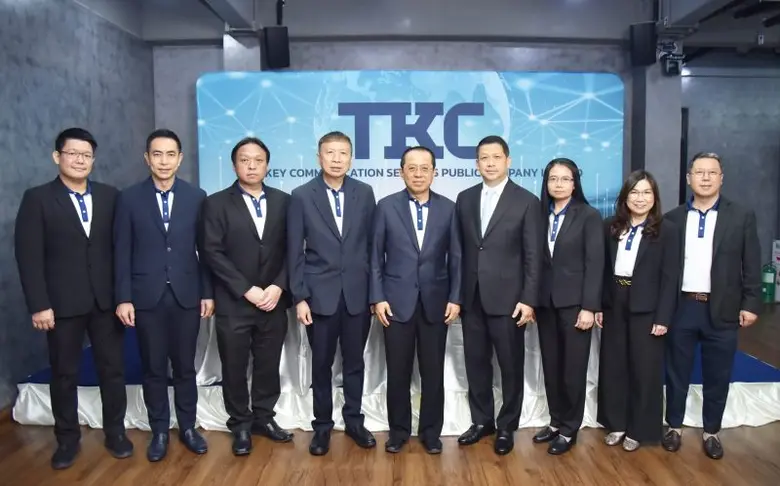 นายกิตติศักดิ์ อมรชัยโรจน์กุล (กลาง) ประธ...