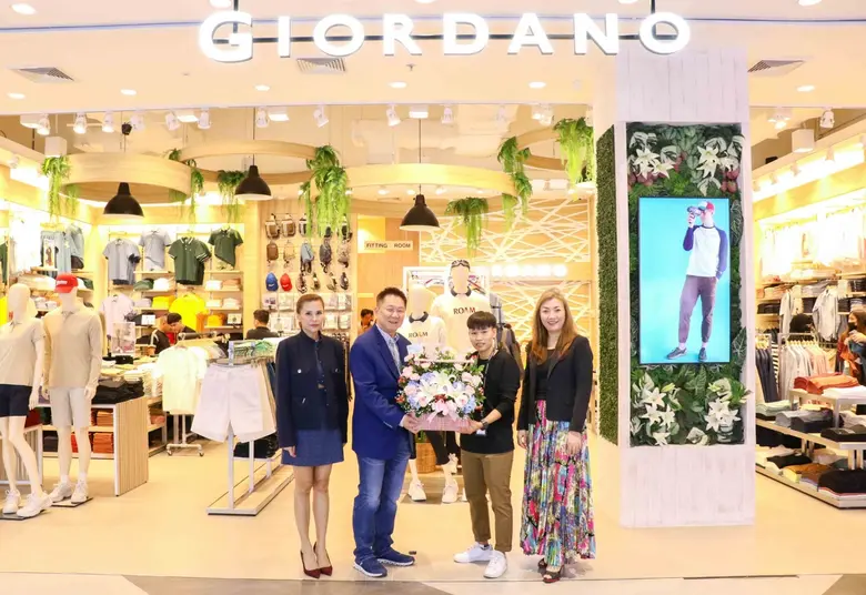 นายสมพล ตรีภพนารถ (ที่ 2 จากซ้าย) ประธานเ...