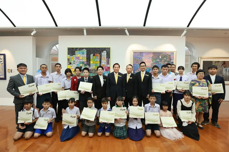 นายพีระพันธุ์ สาลีรัฐวิภาค รองนายกรัฐมนตร...