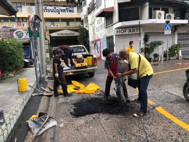 นายประเทืองวิทย์ ดีใจ ผู้อำนวยการเขตดินแด...