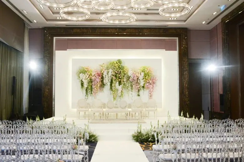 จองงานแต่งงาน ณ รร เลอ เมอริเดียน สุวรรณภูมิ กรุงเทพฯ กอล์ฟ รีสอร์ท แอนด์ สปา แล้วรับของขวัญแห่งการพักผ่อนสุกโรแมนติกกับสี่แบรนด์ เลอ เมอริเดียน ทั่วไทย