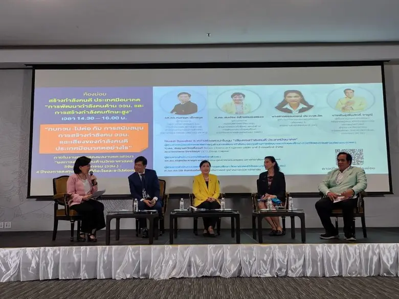 รศ. ดร.คมกฤต เล็กสกุล ผู้อำนวยการกลุ่มภาร...