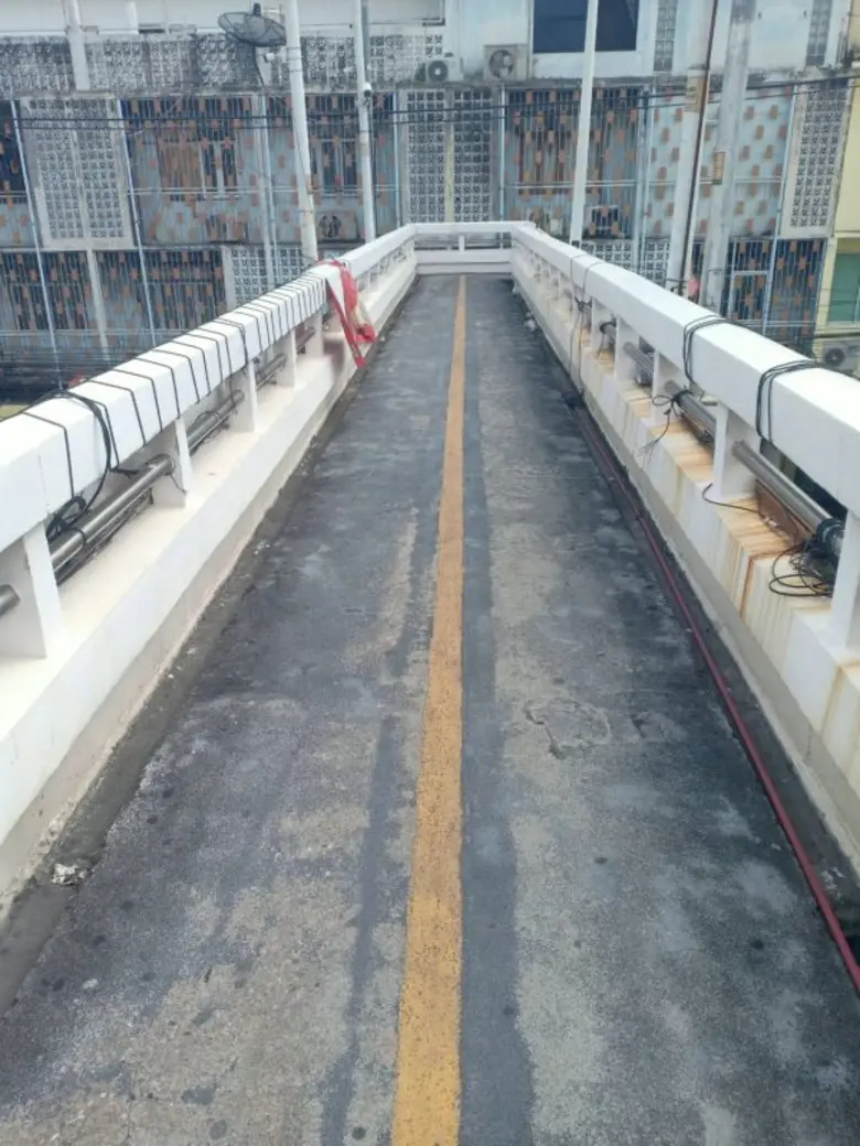 เขตบางซื่อเร่งจัดเก็บสายสื่อสารพาดบันไดสะพานลอยคนข้ามปากซอยประชาราษฎร์สาย 1 ซอย 4