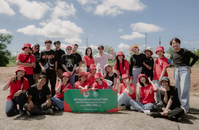 เอ็กโซติค ฟู้ด (XO) ผู้ผลิตซอสห่านบิน ร่วมกับ โอ้กะจู๋ ร้านอาหารสลัดชื่อดัง ส่งมอบเงินและสิ่งของสนับสนุนโครงการระบบน้ำหยด ช่วยเกษตรกรปลูกพริกปลอดสาร