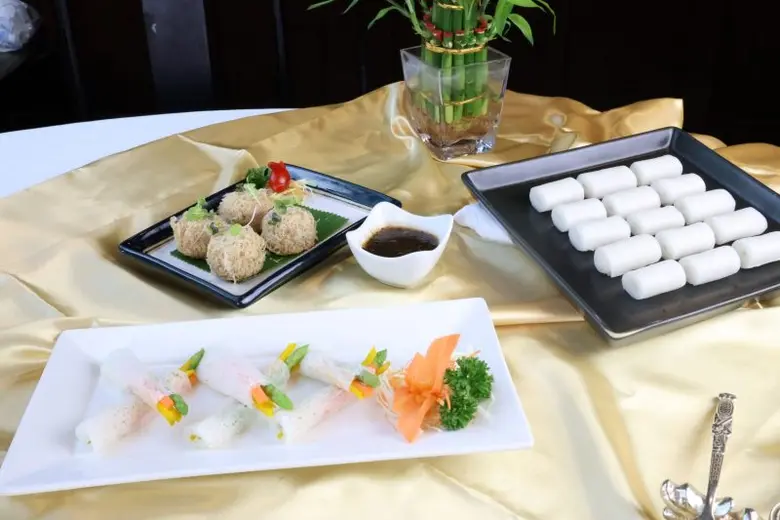 "อิ่มบุญ สุขใจ" ไปกับเทศกาลถือศีล กินเจ ด...