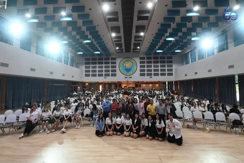 เรียนบุคลิกภาพกับครูจ๋าว์ ปัจฉิมนิเทศเด็กมนุษยฯ หอการค้า