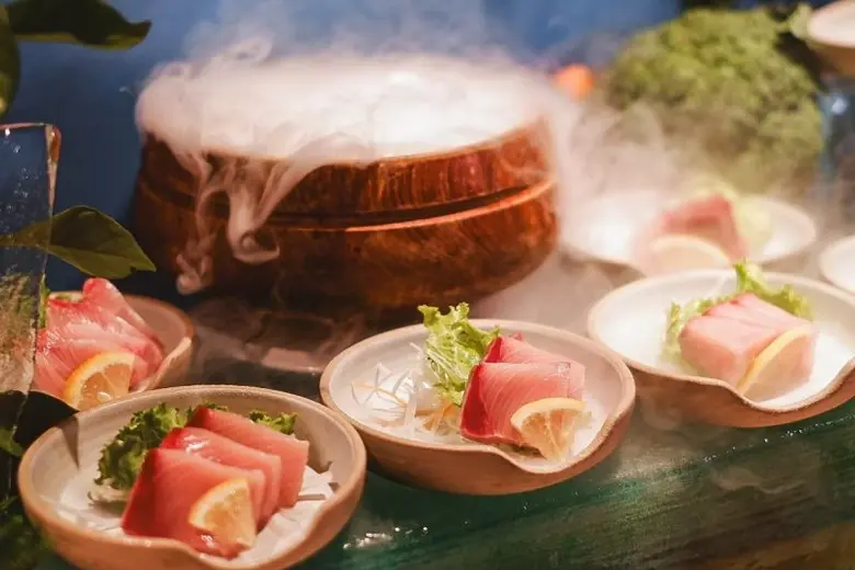 ตามคำเรียกร้องกับเมนู "ซาชิมิฮามาจิ" ที่ดิเอมเมอรัลด์ ค็อฟฟี่ช็อพ