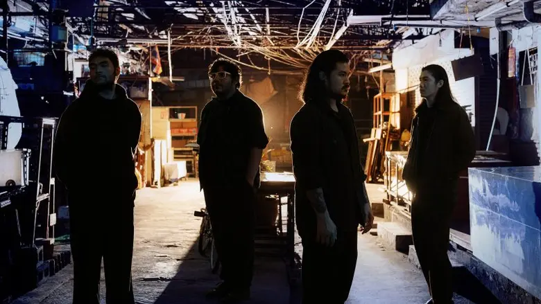 'ป๋อ ณัฐวุฒิ' ร่วมถ่ายทอดความรักของพ่อแบบสุดซึ้งใน MV "ในชีวิตนี้" ของวง THE DARKEST ROMANCE