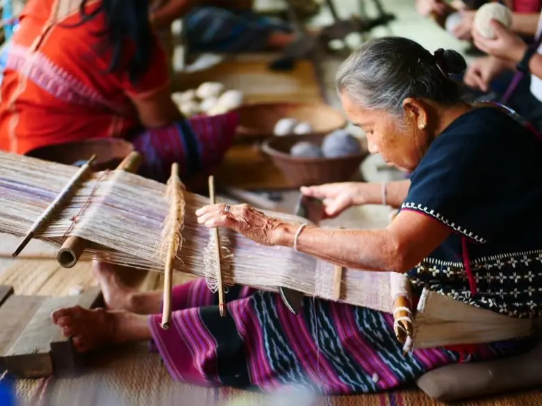 พช.ลำพูน ดำเนินกิจกรรมพัฒนาองค์ความรู้ภูมิปัญญาท้องถิ่นและการถ่ายทอดเรื่องราว ของผ้าลำพูน