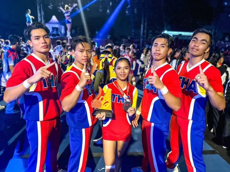 นักศึกษา ทุนกีฬาเชียร์ลีดเดอร์ มหาวิทยาลัยหอการค้าไทย สร้างชื่อเสียงให้กับประเทศไทย คว้าชนะเลิศมาครอง