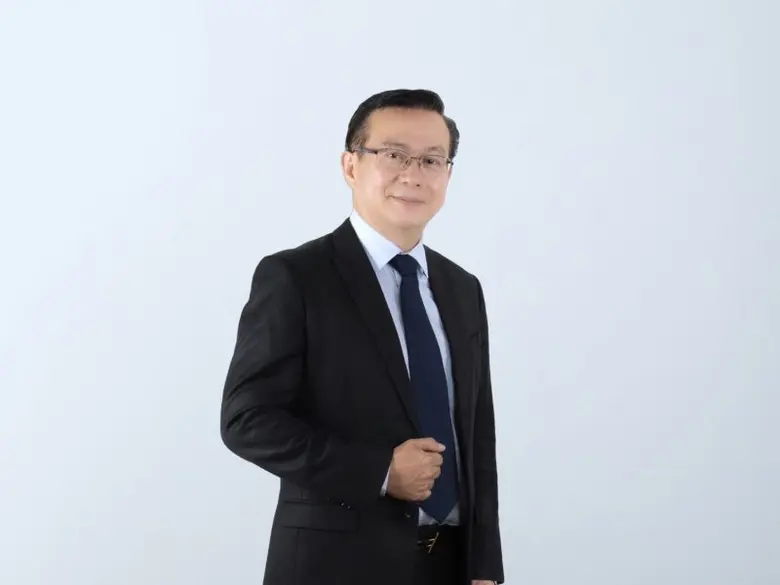 ดร.สมพร สืบถวิลกุล นายกสมาคมประกันวินาศภั...