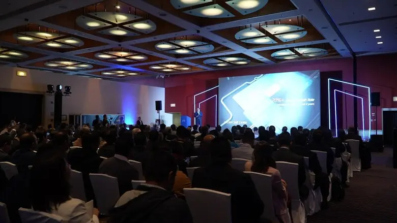 400 attendees from nearly 100 companies p...