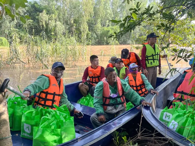LINE MAN ลงพื้นที่ มอบถุงยังชีพ ช่วยเหลือผู้ประสบอุทกภัยในจังหวัดสุโขทัย