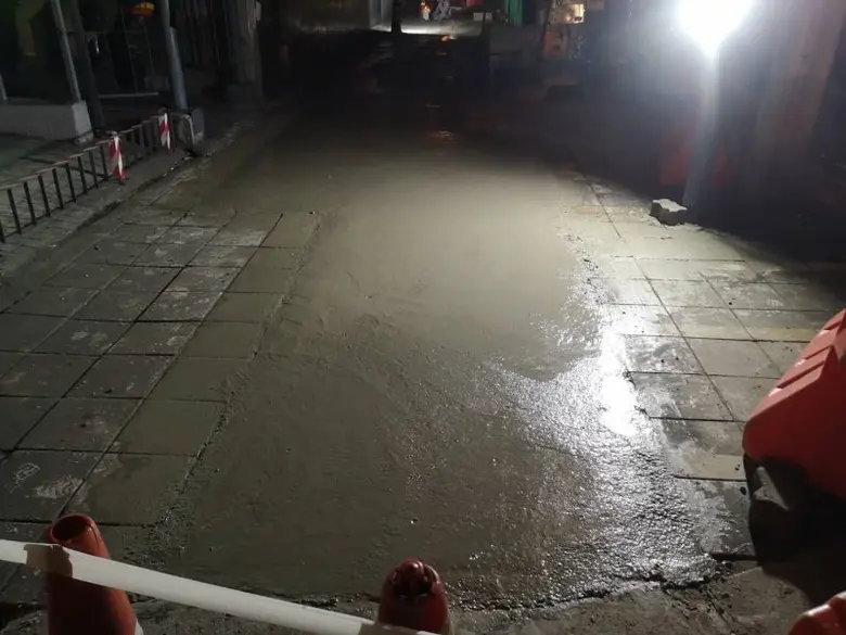 กทม.ประสาน กฟน.เริ่มซ่อมทางเท้าหน้าโรงแรมไอบิสฯ ถนนรัชดาภิเษก