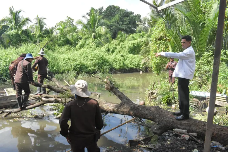 นายพงค์ศักดิ์ พูลยรัตน์ ผู้อำนวยการเขตทุ่...