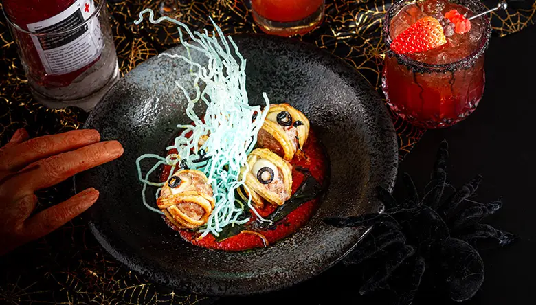 ปาร์ตี้สุดมันส์ในค่ำคืนวันฮาโลวีน ที่คูลลิ่ง ทาวน์เวอร์ รูฟท็อป บาร์