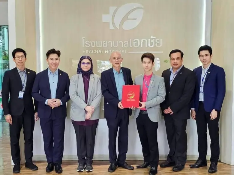 นายแพทย์อำนาจ เอื้ออารีมิตร กรรมการและผู้...