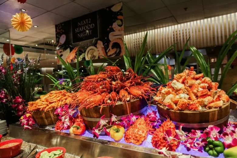 ร่วมเฉลิมฉลองเทศกาลลอยกระทงประจำปี พ.ศ. 2566 ไปกับค่ำคืนแห่งมนต์เสน่ห์ 'Enchanted Wonders' พร้อมชมชุดดอกไม้ไฟอันวิจิตรริมแม่น้ำเจ้าพระยา ที่ โรงแรมแชงกรี-ลา กรุงเทพฯ