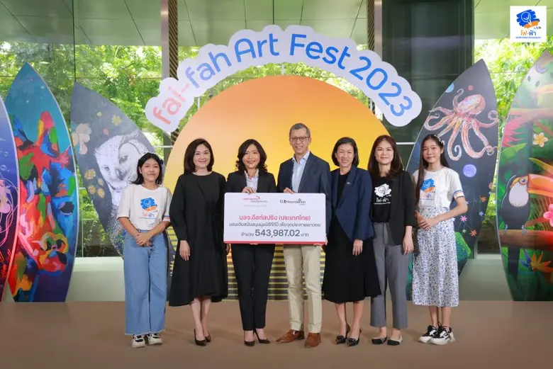 นายปิติ ตัณฑเกษม (ที่ 4 จากซ้าย) ประธานกร...