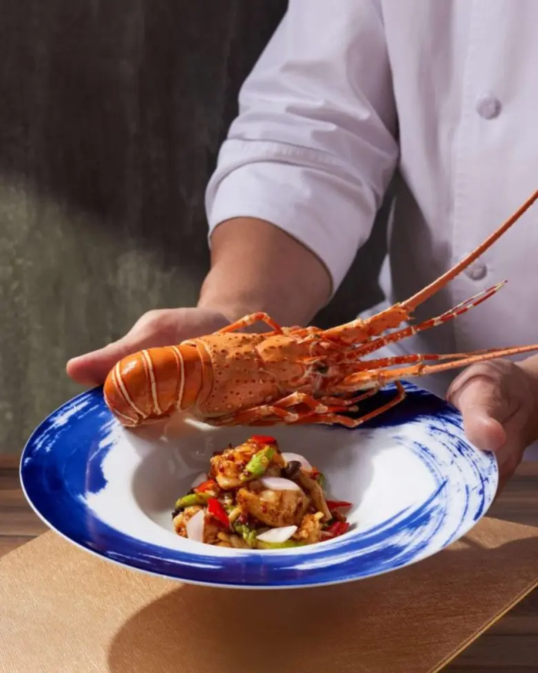 โรงแรมเพนนินซูลา กรุงเทพฯ ต้อนรับหัวหน้าพ่อครัวใหญ่ชาวจีนคนใหม่ ประจำห้องอาหารเหม่ยเจียง พร้อมแนะนำอาหารจีนกวางตุ้งเมนูใหม่