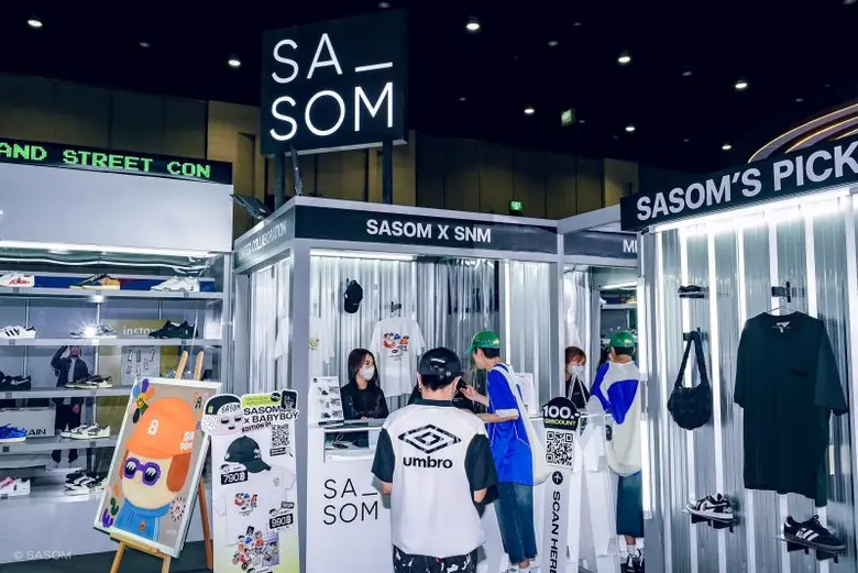 SASOM แท็กทีมคนดังสายแฟฯ เช็คอินในงาน "Thaliand Street Con 2023" พร้อมขนทัพสินค้าสุดเอ็กซ์คลูซีฟ ไอเทมสุดแรร์ไว้ที่นี่ที่เดียว