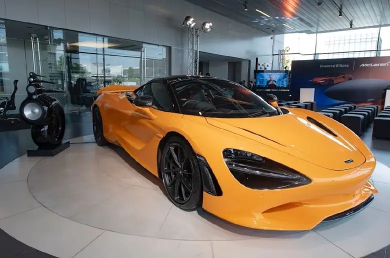 แมคลาเรน แบงคอกและบริษัท มิวสิคพลัส ซีนีม...