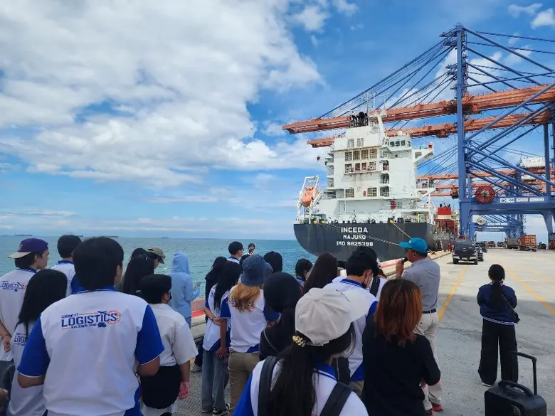 DEK LOGISTICS SPU เปิดประสบการณ์เรียนรู้นอกห้องเรียน ศึกษาดูงาน การค้าเพื่อการนำเข้า-ส่งออก 3 บริษัทฯ ในท่าเรือแหลมฉบัง จ.ชลบุรี